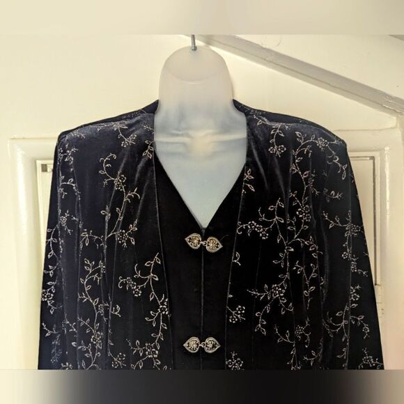 VTG R & M Richard 12 Black Velvet Heart Clasp Top Whimsigoth Witchy Romantic - Picture 3 of 8